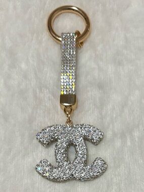 CC Sparkling Luxury Keychain Gold-tone Hardware in White/Silver